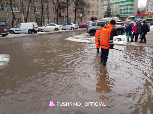 Пушгорхоз устраняет наводнение на Надсоновской

❄️ Сильный..