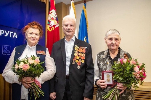 Ветеранов ВОВ торжественно наградили почетными знаками «В честь..