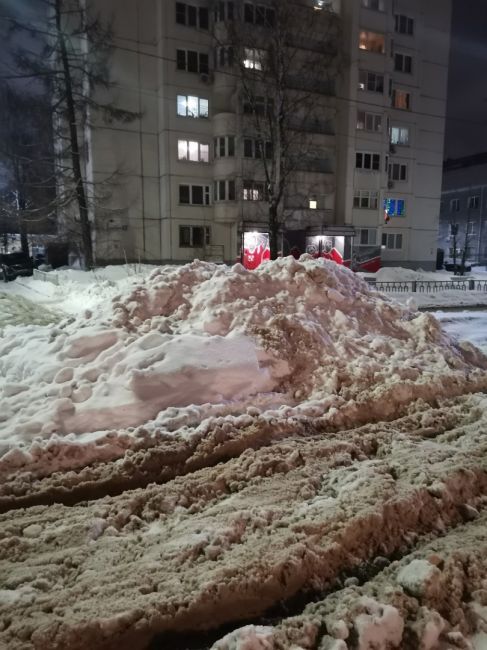 Когда будет убираться парковка возле Госпиталя и прилегающих..