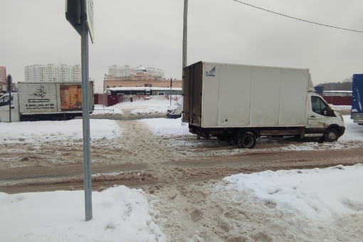 Водителю грузовой на Варенникова жители объяснили, что не стоит..