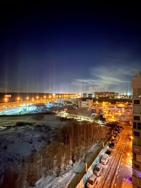 Жители Москвы и Подмосковья на фоне морозов наблюдали световые..