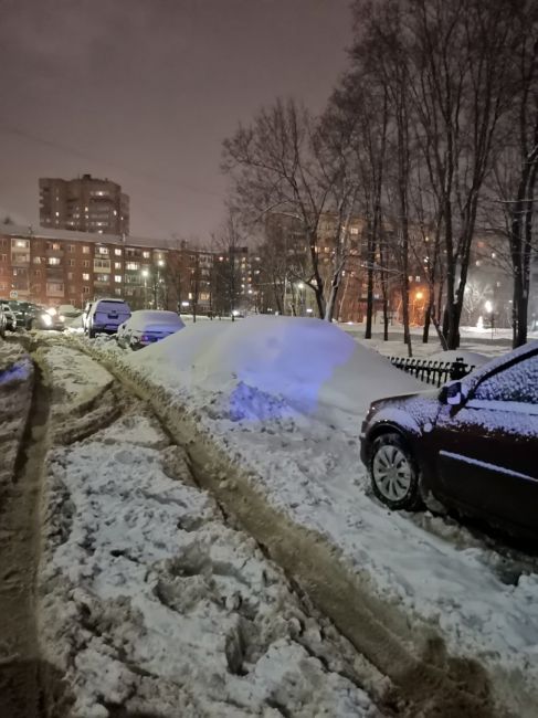 Когда будет убираться парковка возле Госпиталя и прилегающих..