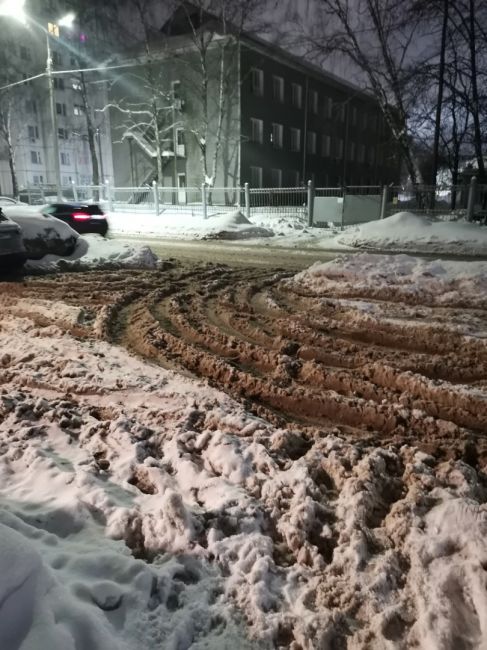 Когда будет убираться парковка возле Госпиталя и прилегающих..