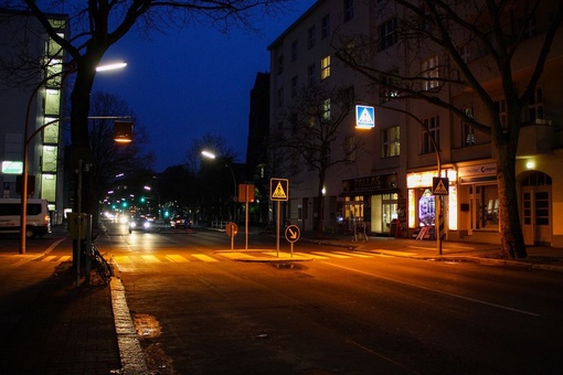 В Одинцово на Можайском шоссе начали устанавливать подсветку..