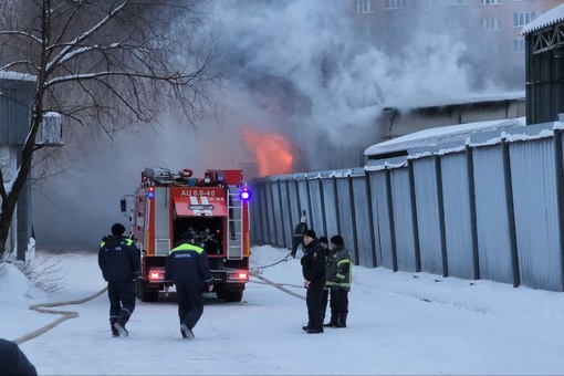 Ранее: https://vk.com/wall-121794368_262357

На месте пожара в Мытищах работают..