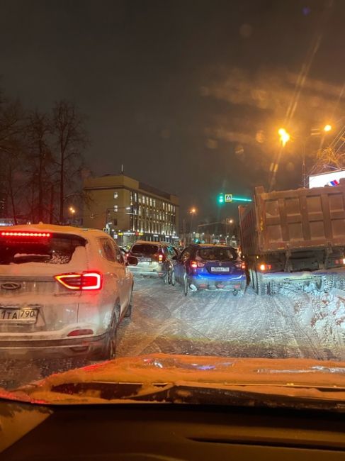 Мелкая авария на Можайском шоссе, в районе Собора в сторону..