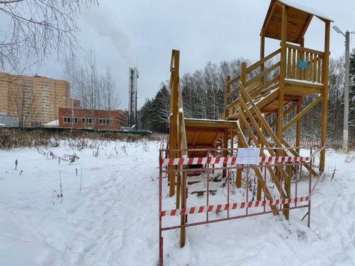 В Звенигороде построили зимнюю горку, но кататься на ней..