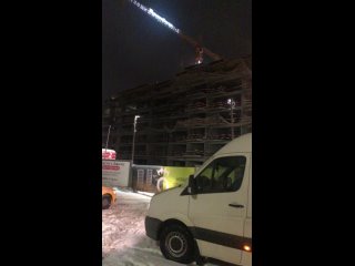 Строительство ЖК "Одинбург" продолжает вестись в ночные часы..