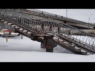 Мост у Меги дырявый, как решето 😢

Как сообщает Администрация..