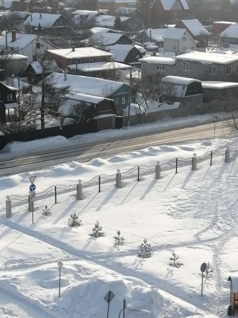 ЖК Пироговская Ривьера улица Ильинского и Сурикова. 
Снег лежит...