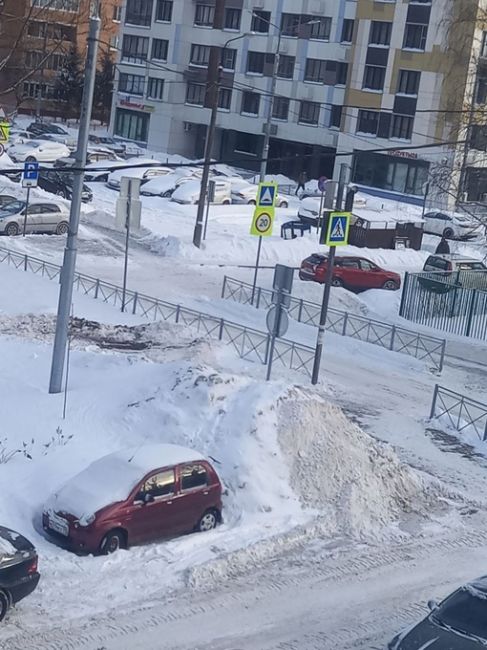 На Доброделе закрыли нашу заявку на уборку снежного навала,..