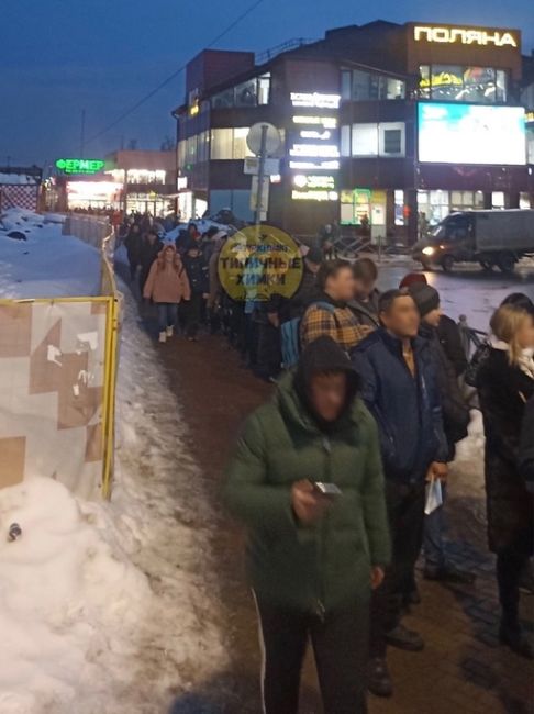 Вечер прошел под девизом «Очереди и пробки» 🫣

И на Речном и на..