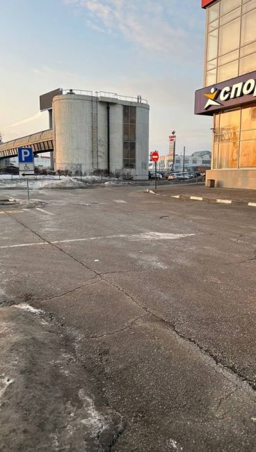 Тропинка к остановке где спортмастер ярославское шоссе 103 снег..