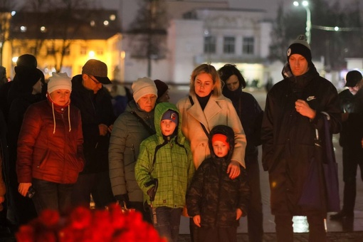 На площади Славы в Подольске зажглись сотни свечей. 

Жители..
