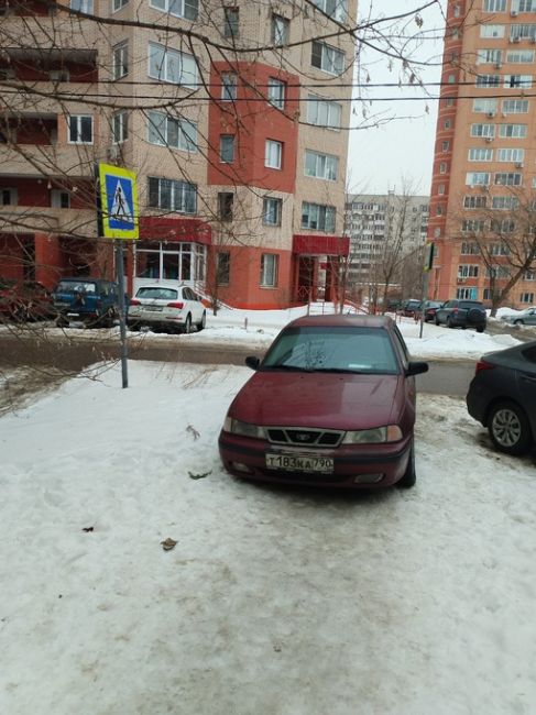Балашиха, ул Первомайская-Евстафьева. Задолбали парковаться на..