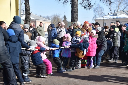 💃🥞 Народными песнями, хороводами, играми и блинами отметили..