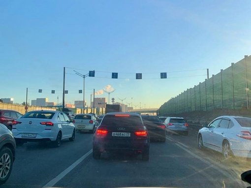 На Минском шоссе, в районе Внуково, стали образовываться большие..