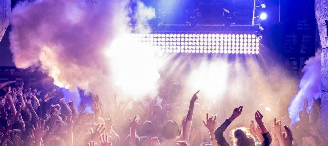 Выходные в ночном клубе «Зебра» 18+ 🎉 

• Четверг: ДиванDance! DJ HUGO..