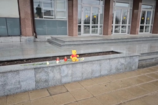 На здании Одинцовского округа приспустили флаги в память о..