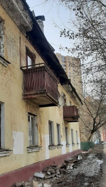 Старые бараки в Лобаново продолжают разваливаться… 🫣
24 марта в..