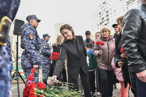 ВЕЧНАЯ ПАМЯТЬ
Мемориальную доску участнику СВО Владимиру..