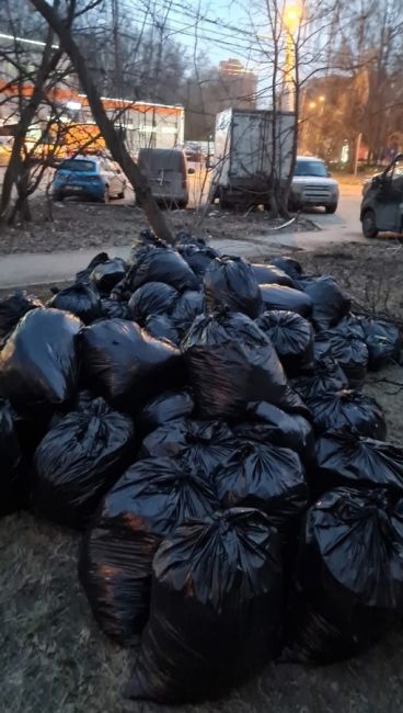 А на Парковой д.12, жители сами организовались и устроили себе..