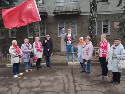 Долгопрудненский горком КПРФ поздравляет всех коммунистов и..