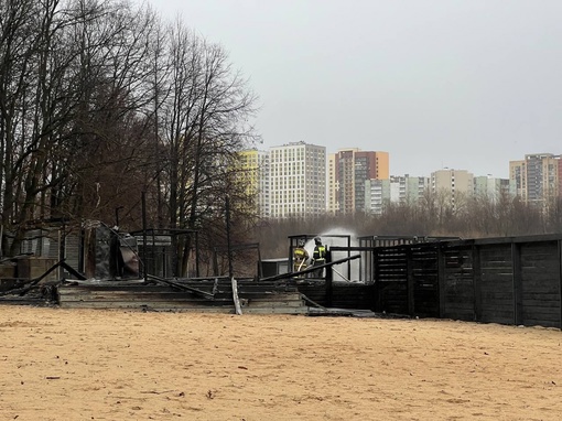 Пожар на пляже парка Толстого потушен 👏🏻

Площадь возгорания..