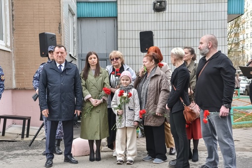 ВЕЧНАЯ ПАМЯТЬ
Мемориальную доску участнику СВО Владимиру..