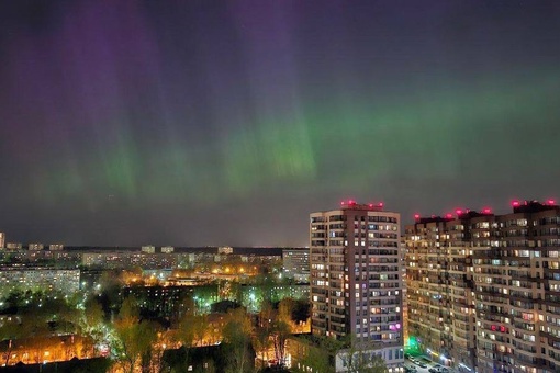 Северное сияние сегодня ночью наблюдали жители Москвы и других регионов 

Всё..