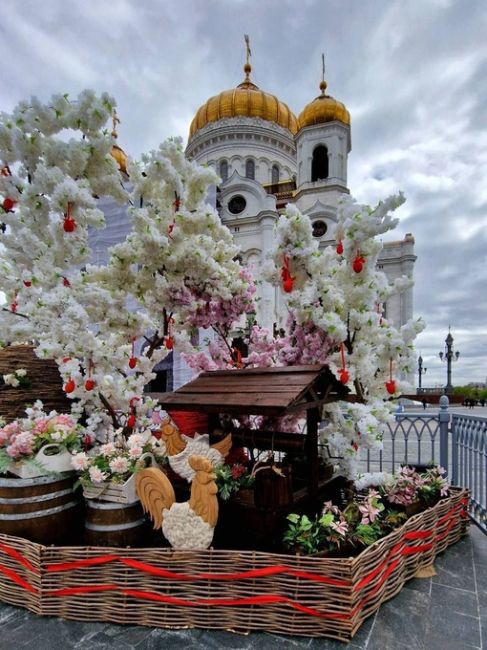 К Пасхе в Москве установили более 700 праздничных..