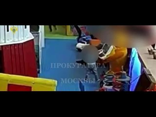 В торговом центре на улице Кировоградская на двухлетнего ребенка упал игровой..