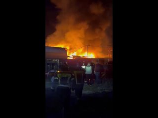 Мощнейший пожар произошёл на складе с газовыми баллонами в..