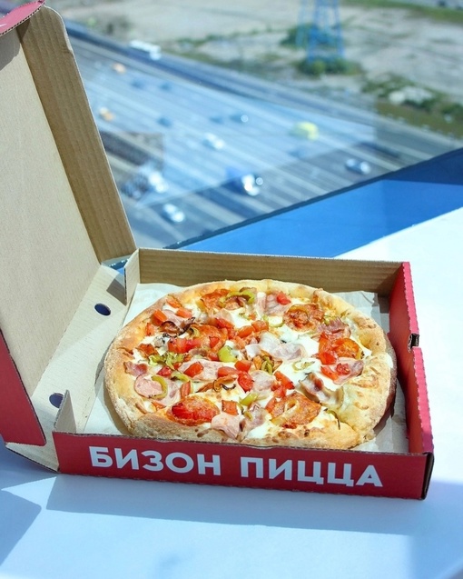 🔥 Выбирайте две любые пиццы 35 см - платите за одну! 
 
🥳 В честь..