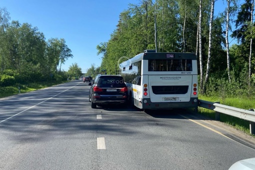Днем в районе села Успенское произошло ДТП с участием автобуса..