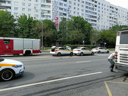 Инцидент с таксистами на Панфиловском шоссе:

Чтобы избежать..