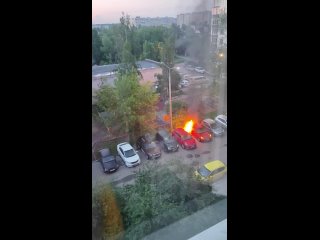 Симферопольская 47 неизвестный ночью поджёг автомобиль на..