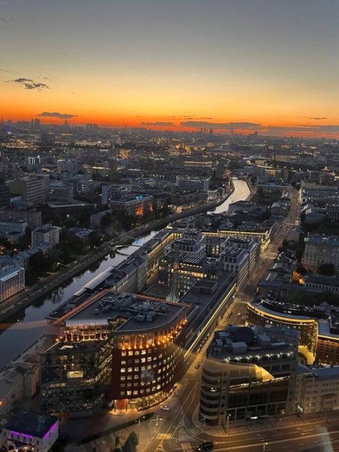 Вид на Москву с 34-го этажа Swissotel, Красные Холмы.

📸 Анна..