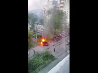 Симферопольская 47 неизвестный ночью поджёг автомобиль на..