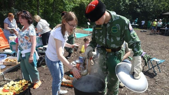 Большой пикник: фестиваль «Походная кухня» собрал в Мытищах..