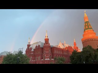 Сегодняшний вечер в Москве завершается радугой на..