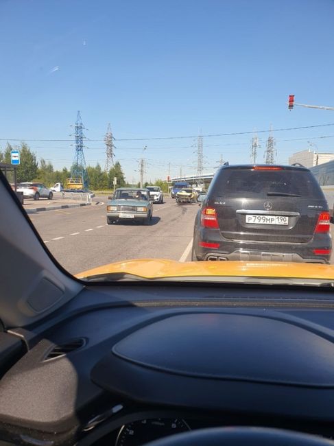 Заводская/Симферопольская жесткое ДТП с такси.
Фото из чата..