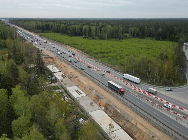 Новый мост с полосой безопасности и акустическими экранами..