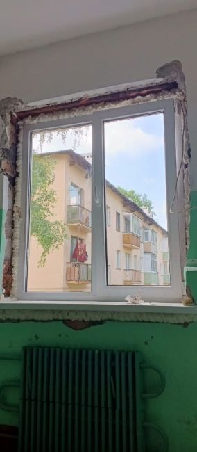 🏢 Новые окна устанавливают в подъездах коломенских..