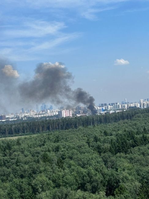 ❗️На Минском шоссе в Новоивановском горит участок, где..