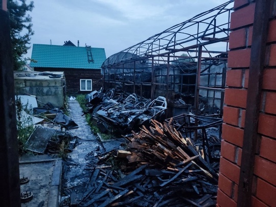 Пожар в автосервисе 
 
18 июля 2024 г. в 23:29 на пульт ЦППС Подольского..