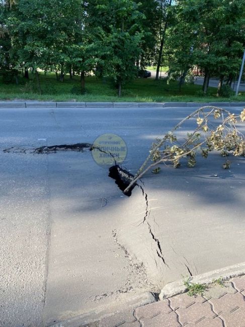 И снова Нагорное шоссе, там возле парка асфальт..