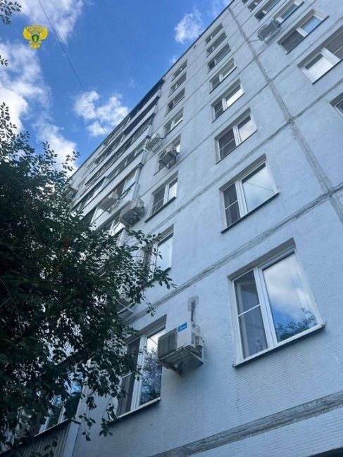 Из окна квартиры, расположенной на 7-м этаже на улице Медынская, выпал малыш..