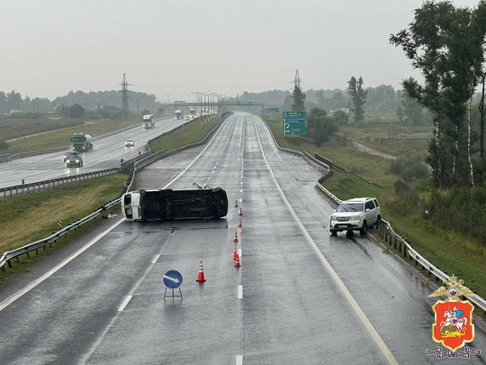 В Ступино на 95 км автодороги М-4 «Дон» в сторону Москвы перевернулся автобус 

Это..