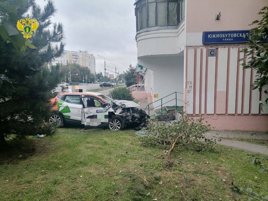 В Москве на Южнобутовской улице несовершеннолетние ребята взяли каршеринг под..